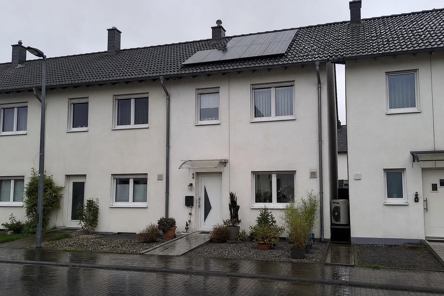 Reihenmittelhaus von 2001 nach Umstieg von Fernwärme auf Wärmepumpe