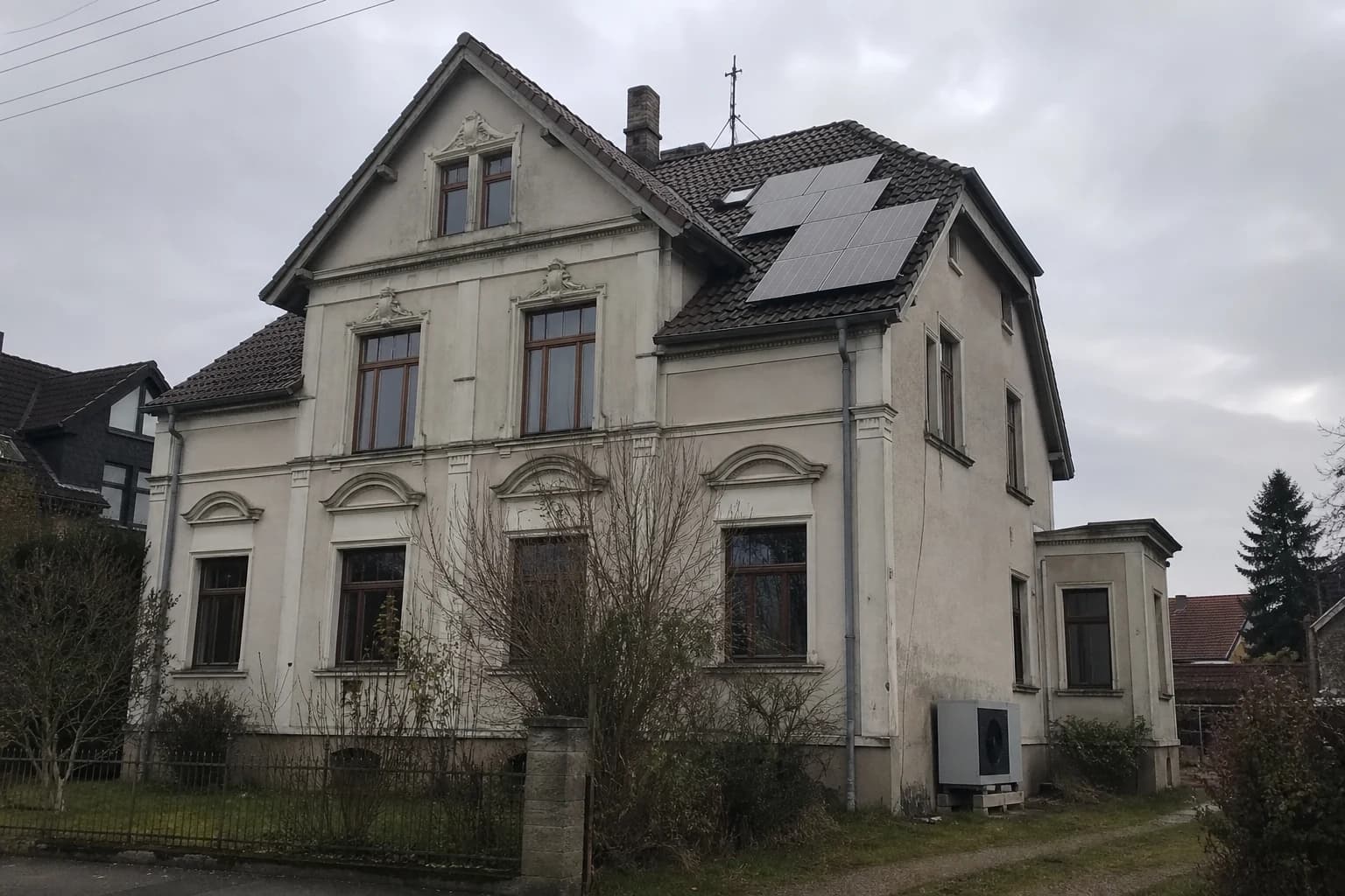 Gründerzeitvilla von 1908 mit Luft-Wasser-Wärmepumpe und Photovoltaik
